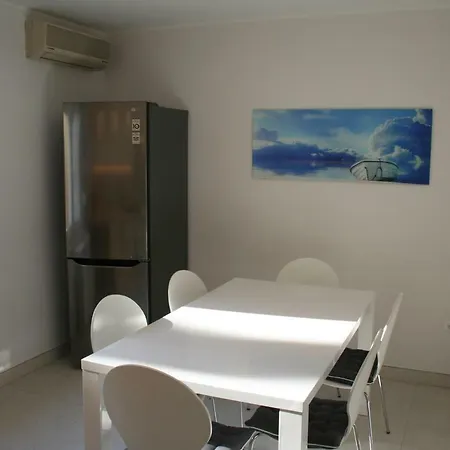 Vuk Apartment *